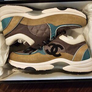CHANEL Sneakers
